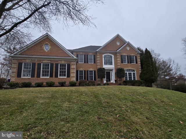 view of front of home with a front lawn