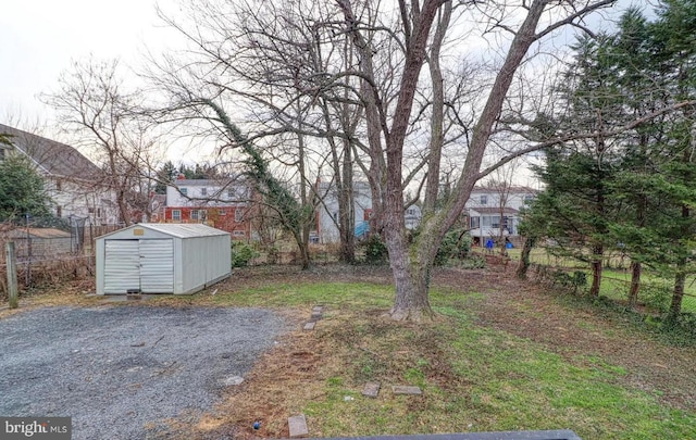 view of yard with a storage unit