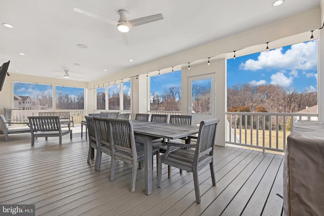 sunroom featuring ceiling fan