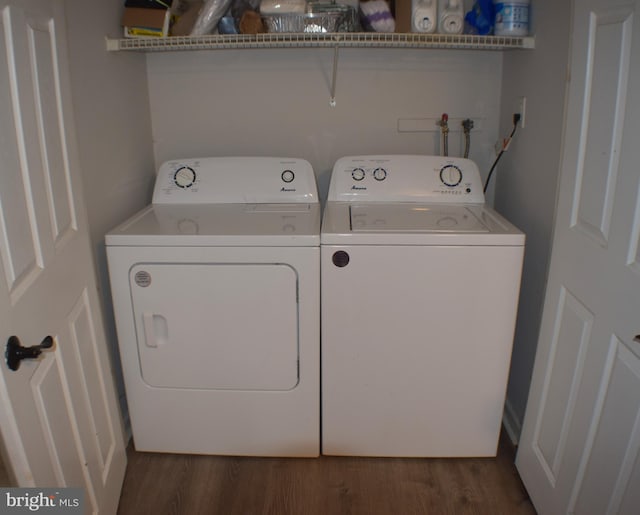 laundry room with dark wood-type flooring and independent washer and dryer