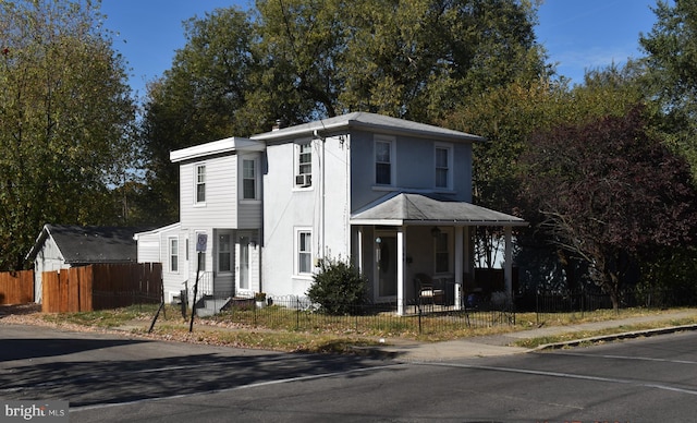 view of front of home featuring a fenced front yard and stucco siding