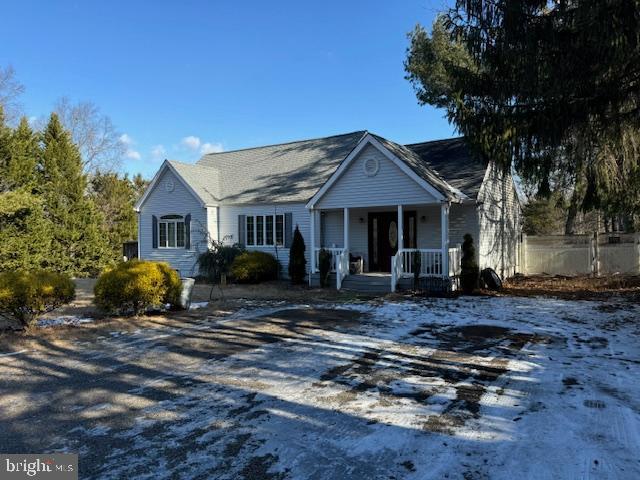 view of front of property with covered porch