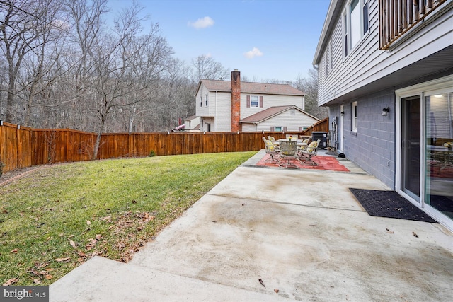 view of yard with a patio area