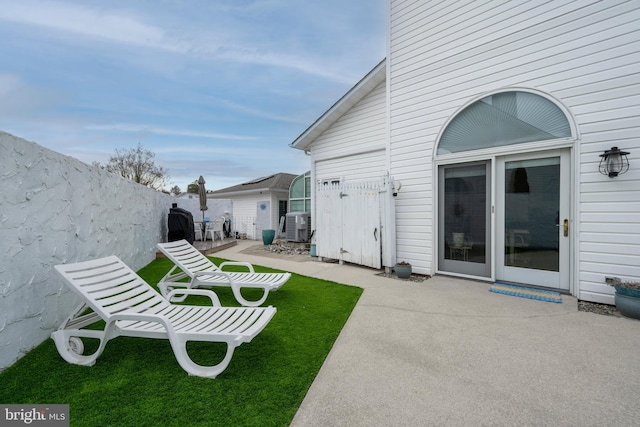 view of yard featuring a patio and cooling unit