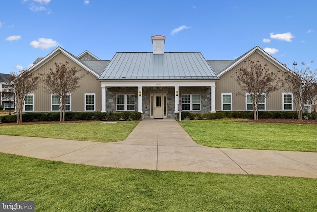 view of front of house featuring a front lawn