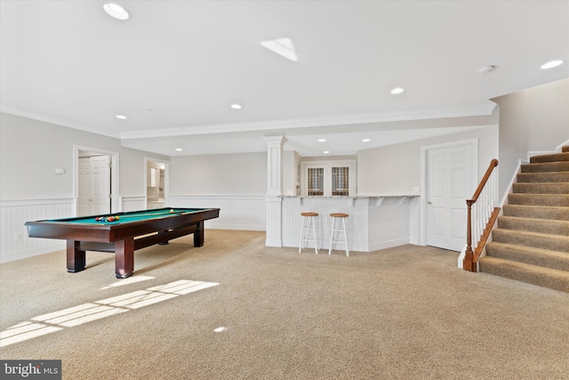 playroom featuring crown molding, light carpet, bar area, and billiards