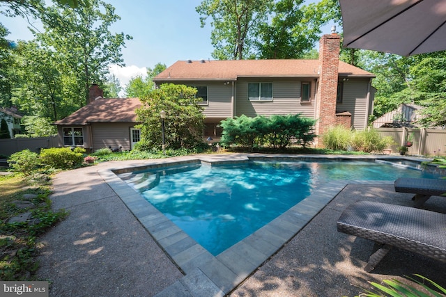 view of swimming pool