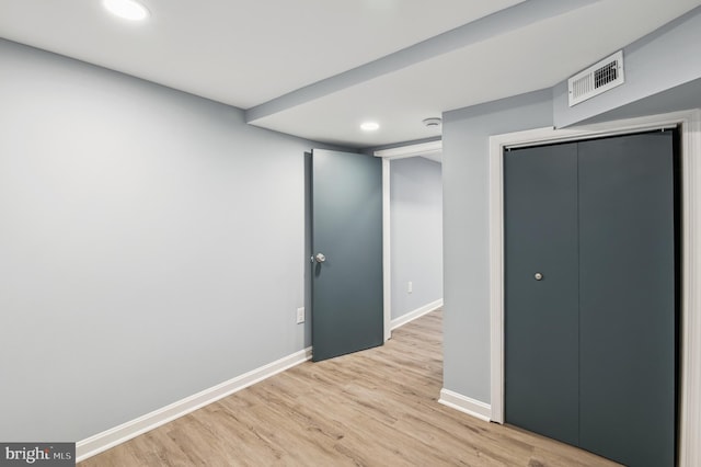 unfurnished bedroom featuring visible vents, baseboards, light wood-type flooring, recessed lighting, and a closet