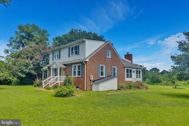 view of front facade with a front yard