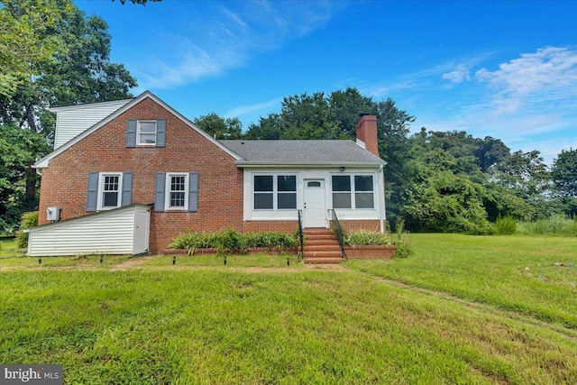 view of front of property with a front yard