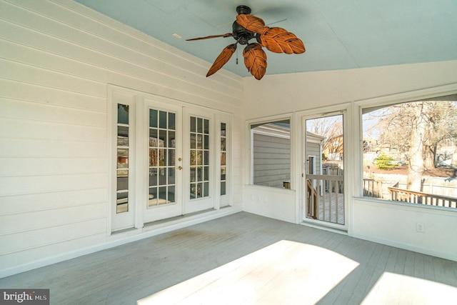 sunroom featuring vaulted ceiling and ceiling fan