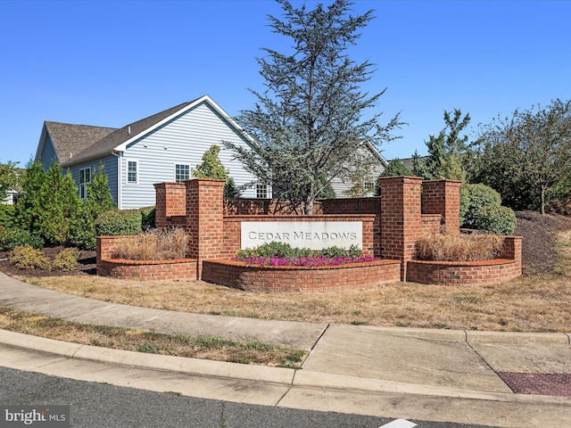 view of community / neighborhood sign