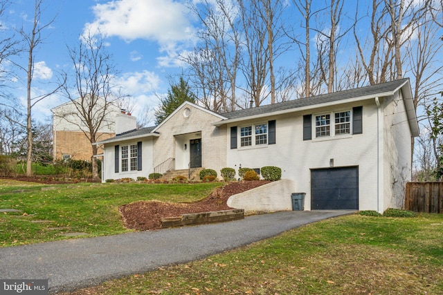 view of front facade with a garage and a front yard