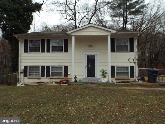 split foyer home with a front yard