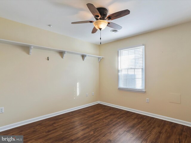 unfurnished room with dark wood-type flooring and ceiling fan