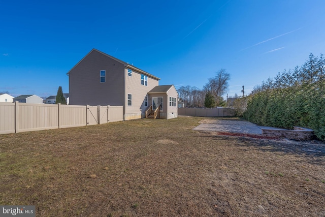 view of yard featuring a patio area