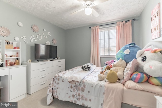 bedroom with a textured ceiling, a ceiling fan, and light colored carpet