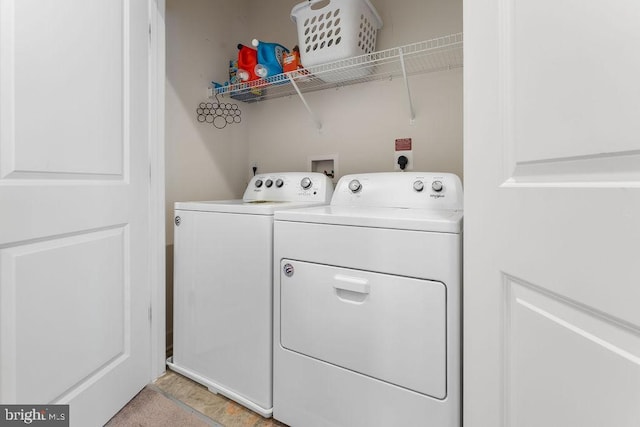 washroom featuring washing machine and clothes dryer