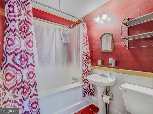 full bathroom featuring toilet, sink, and shower / bath combo with shower curtain