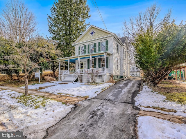 view of front of home featuring a porch