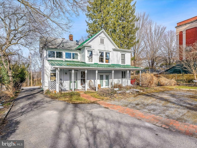 view of front of property with covered porch