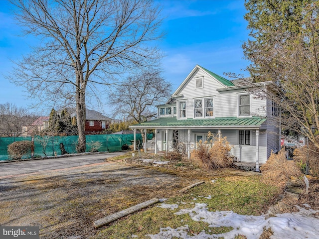 view of front of house featuring covered porch