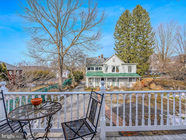 view of front of house featuring a wooden deck