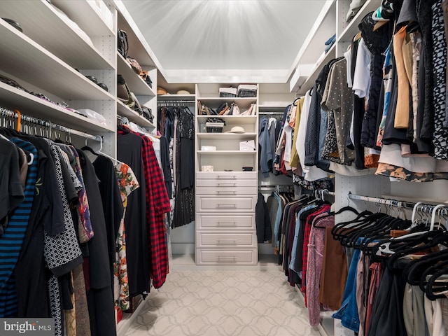 walk in closet featuring tile patterned floors