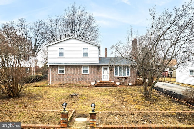 view of front of home featuring a front yard