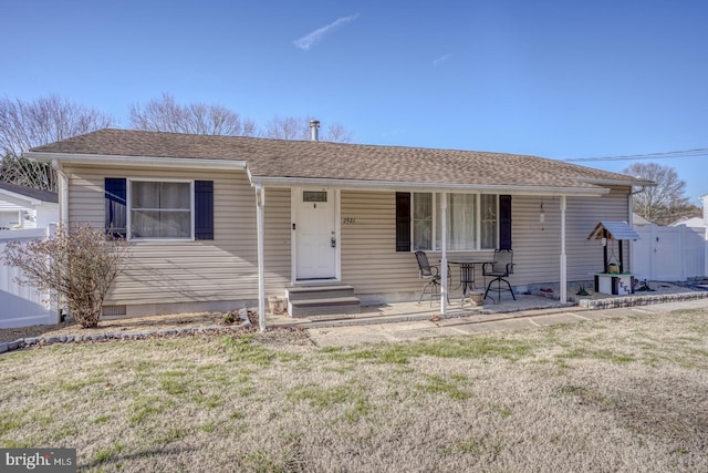 view of front of property with a front yard