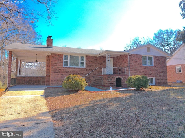 view of front facade with a carport