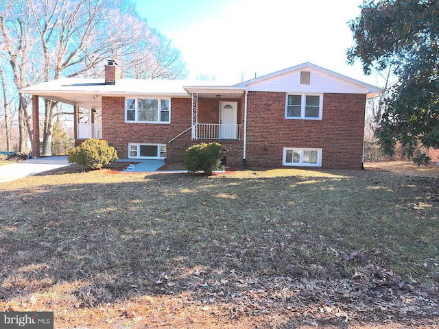 view of front of house with a front yard