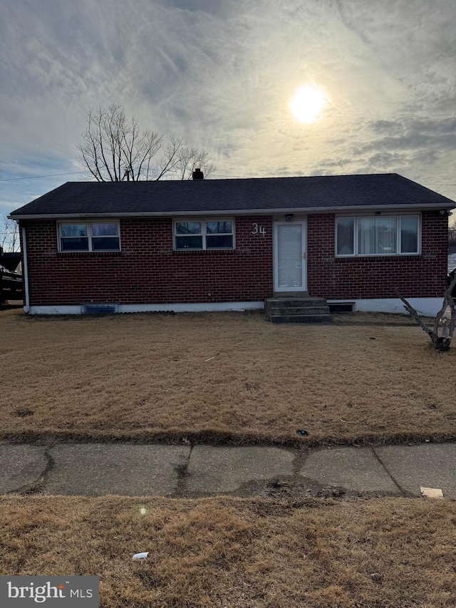 view of front of property with a lawn