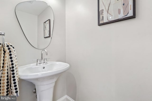 bathroom featuring sink