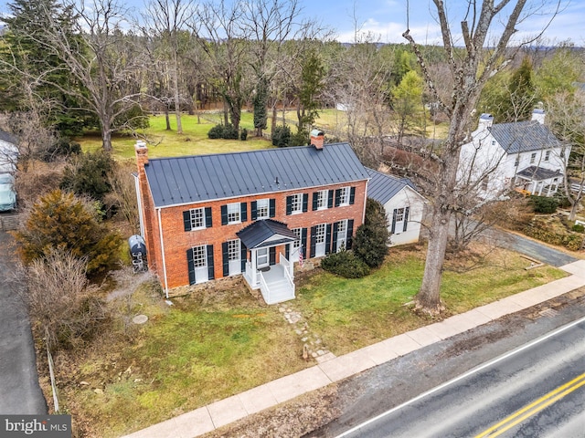 view of front of property with a front lawn