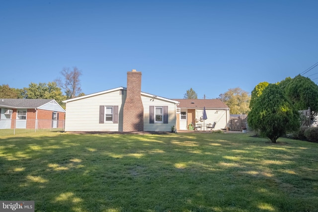 back of house featuring a lawn