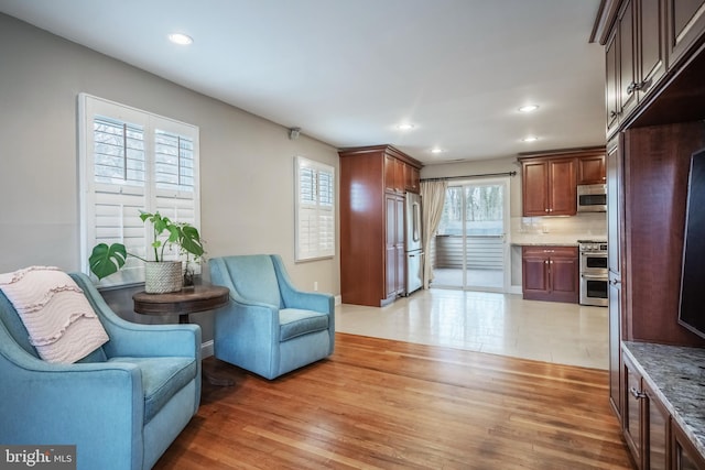 sitting room with light hardwood / wood-style floors