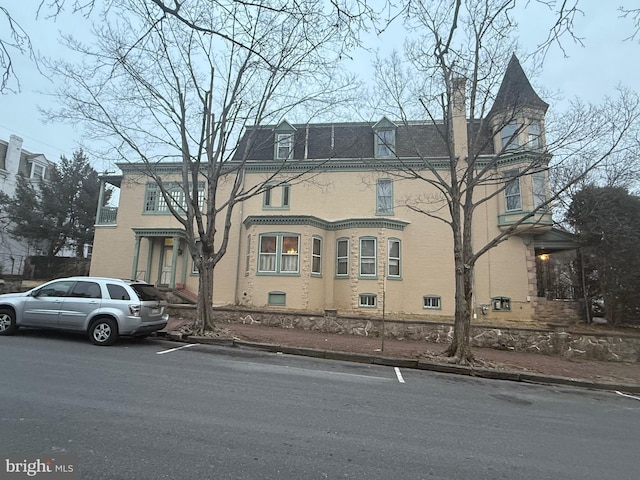 view of front of house with brick siding