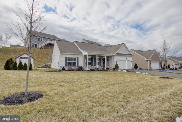 view of front of property featuring a porch and a front yard