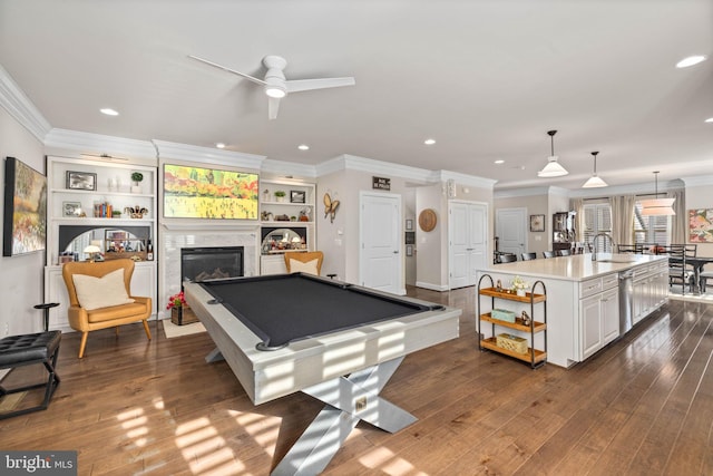 playroom with sink, crown molding, dark wood-type flooring, billiards, and ceiling fan