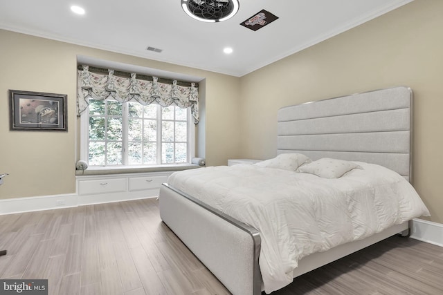 bedroom with recessed lighting, visible vents, baseboards, light wood-style floors, and ornamental molding