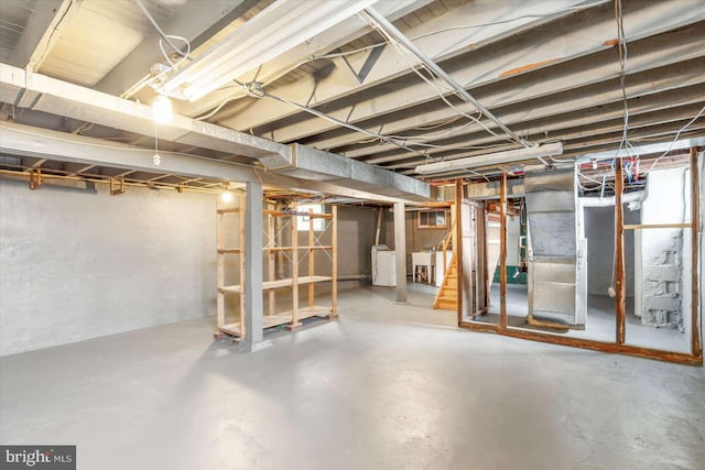 basement featuring washing machine and clothes dryer