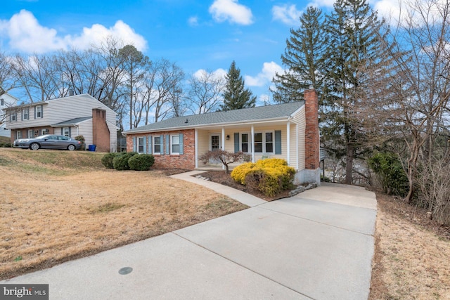 view of front of house featuring a front yard and a porch