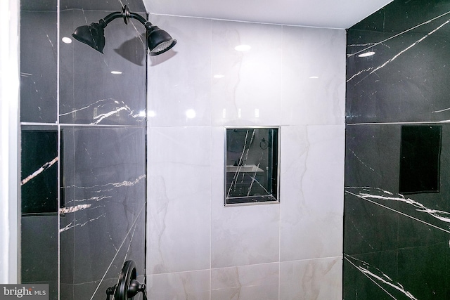 5006 Edgewood Rd, College Park, MD 20740 - room details with tiled shower