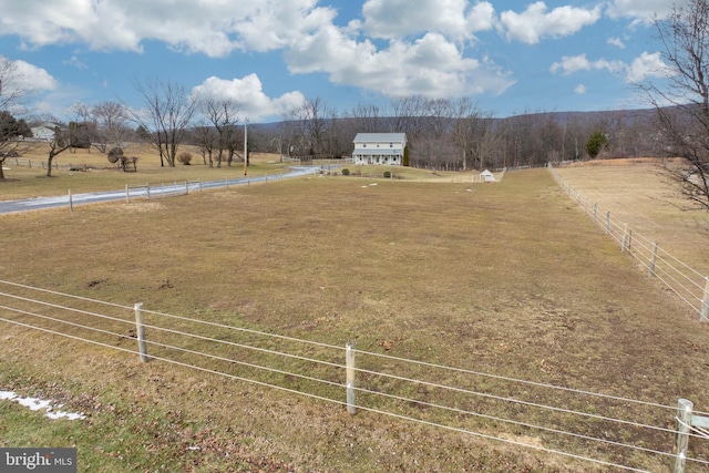 view of yard featuring a rural view