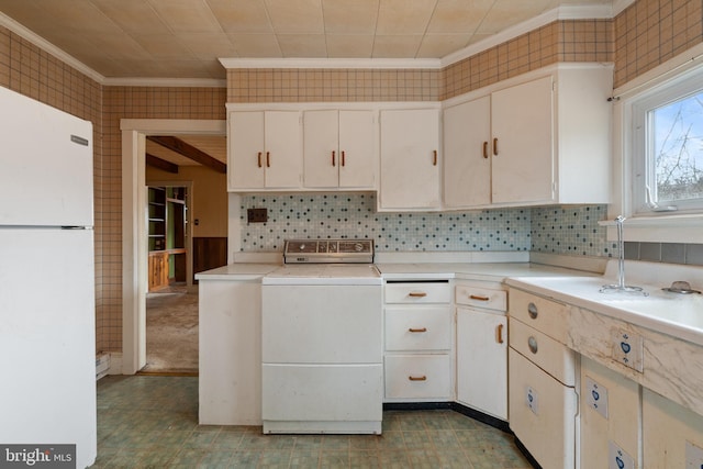 kitchen with crown molding, white refrigerator, washer / clothes dryer, decorative backsplash, and white cabinets