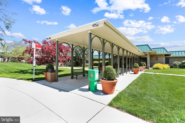 view of property's community featuring a yard