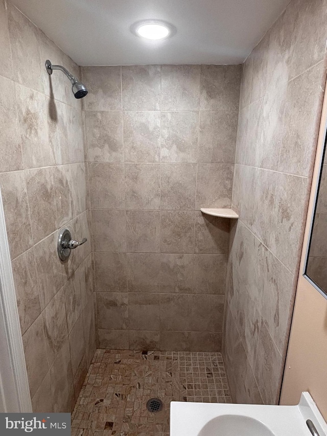 bathroom with a tile shower