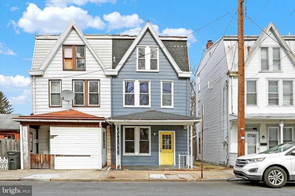 view of front of property featuring covered porch