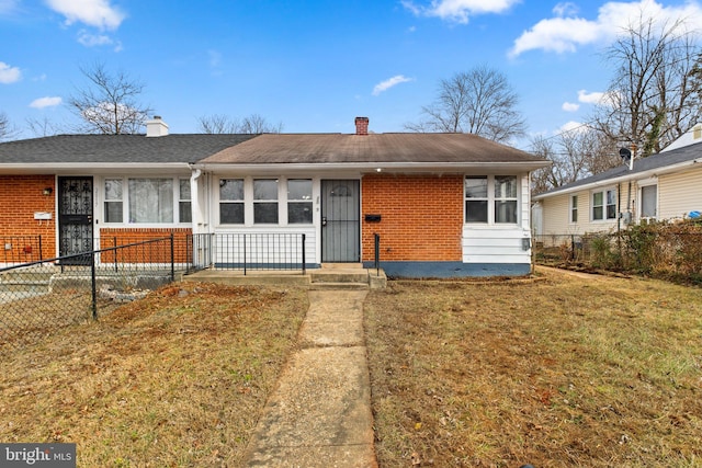 single story home with a front yard